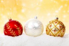 colorful-christmas-balls-13861625682AZ.jpg.609c9391cb76235187e105b666f8dbc4.jpg